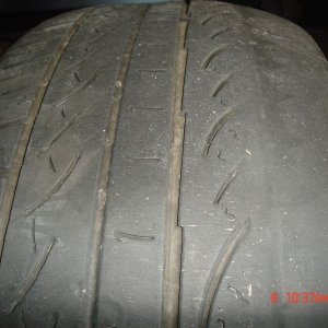 worn tire2.JPG
