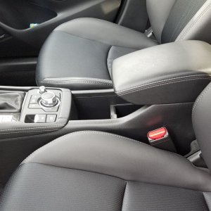 2019CX3Armrest.jpg