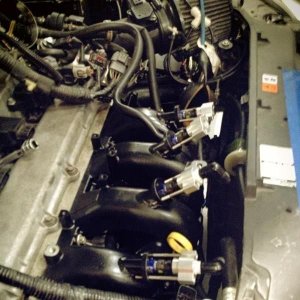 manifold with injectors in car.JPG