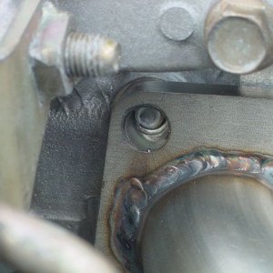 broken manifold bolt.jpg