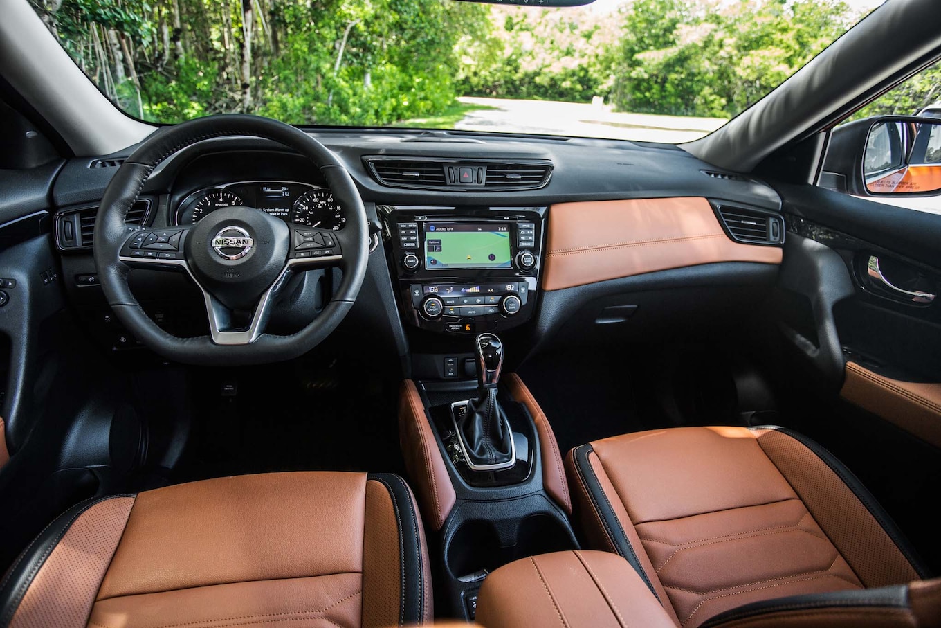 2017-Nissan-Rogue-SL-AWD-interior.jpg