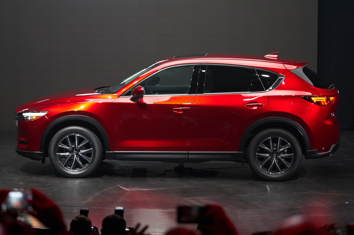 2017-Mazda-CX-5-side-view-on-stage.jpg