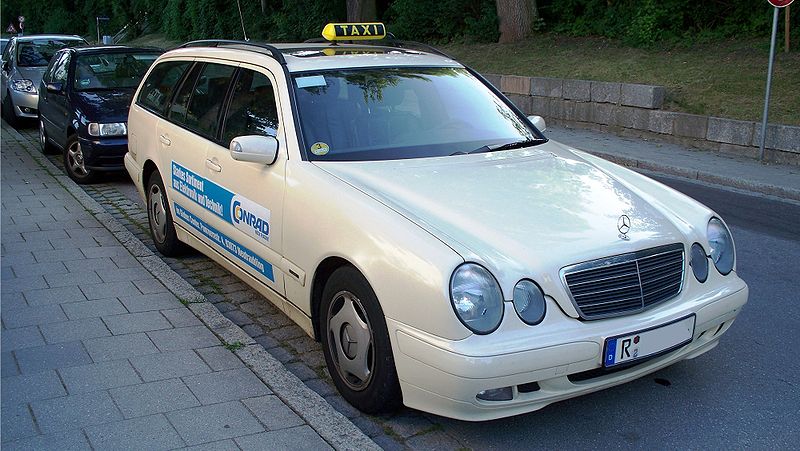 800px-Mercedes-Benz_-_Taxi.jpg