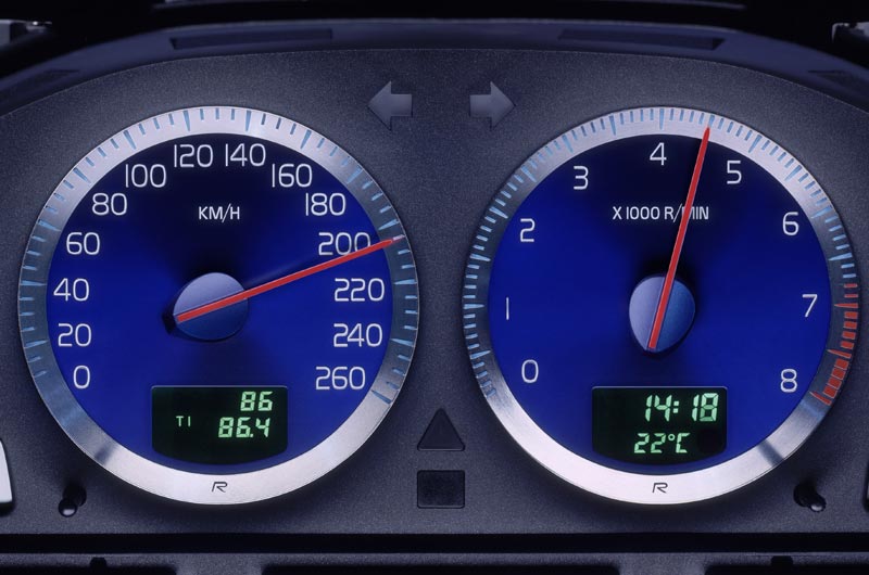 volvo_r_gauges.jpg