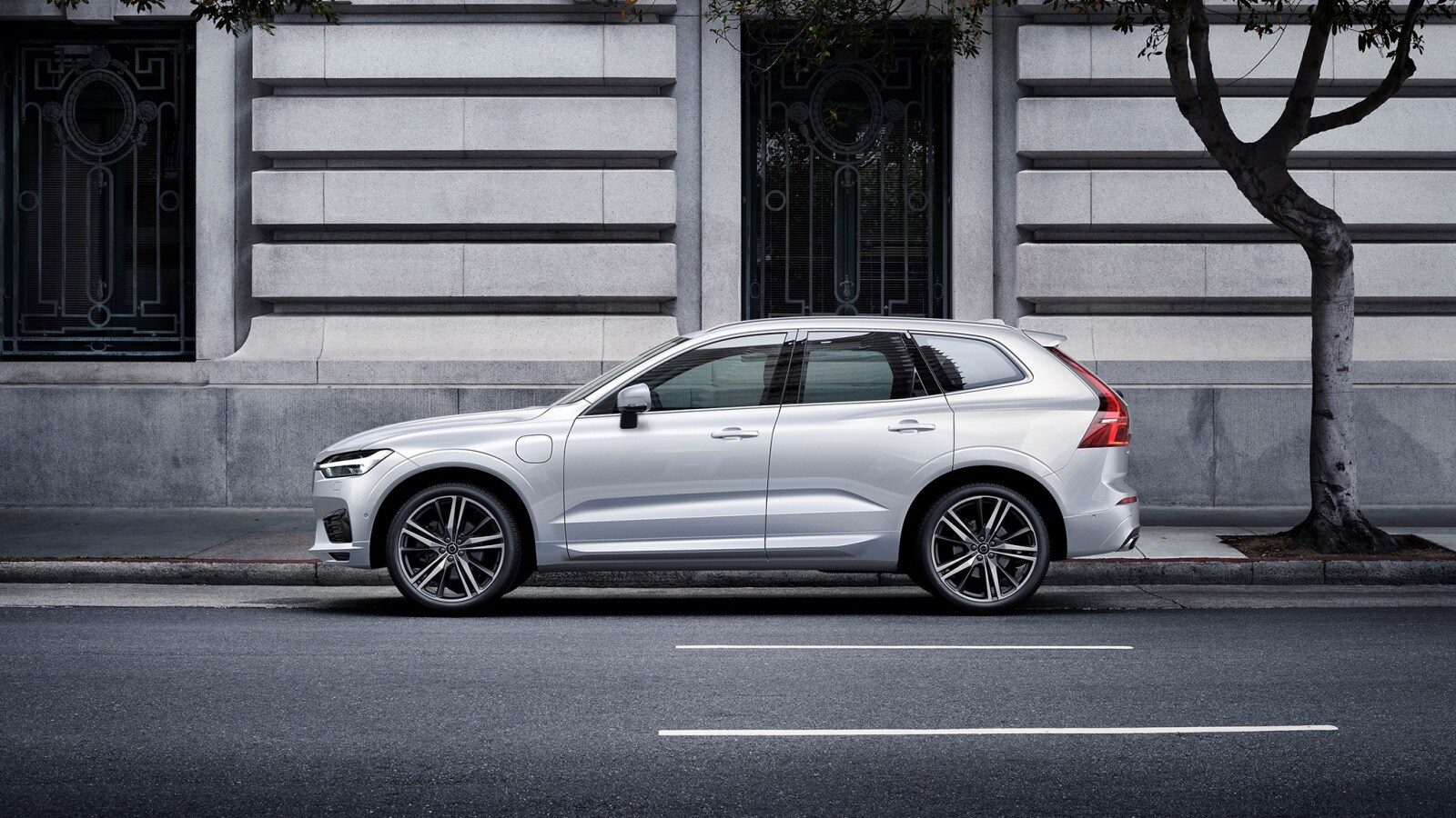 2018_volvo_xc60_prf_td_707171_1600.jpg