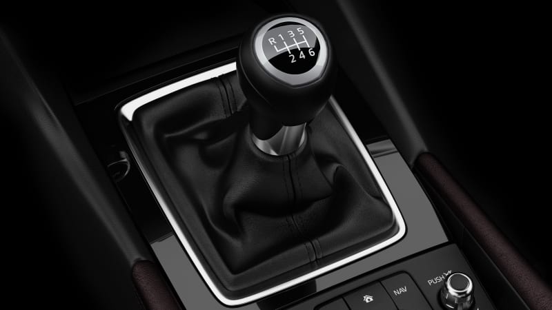 2017_Mazda3_interior_026.jpg