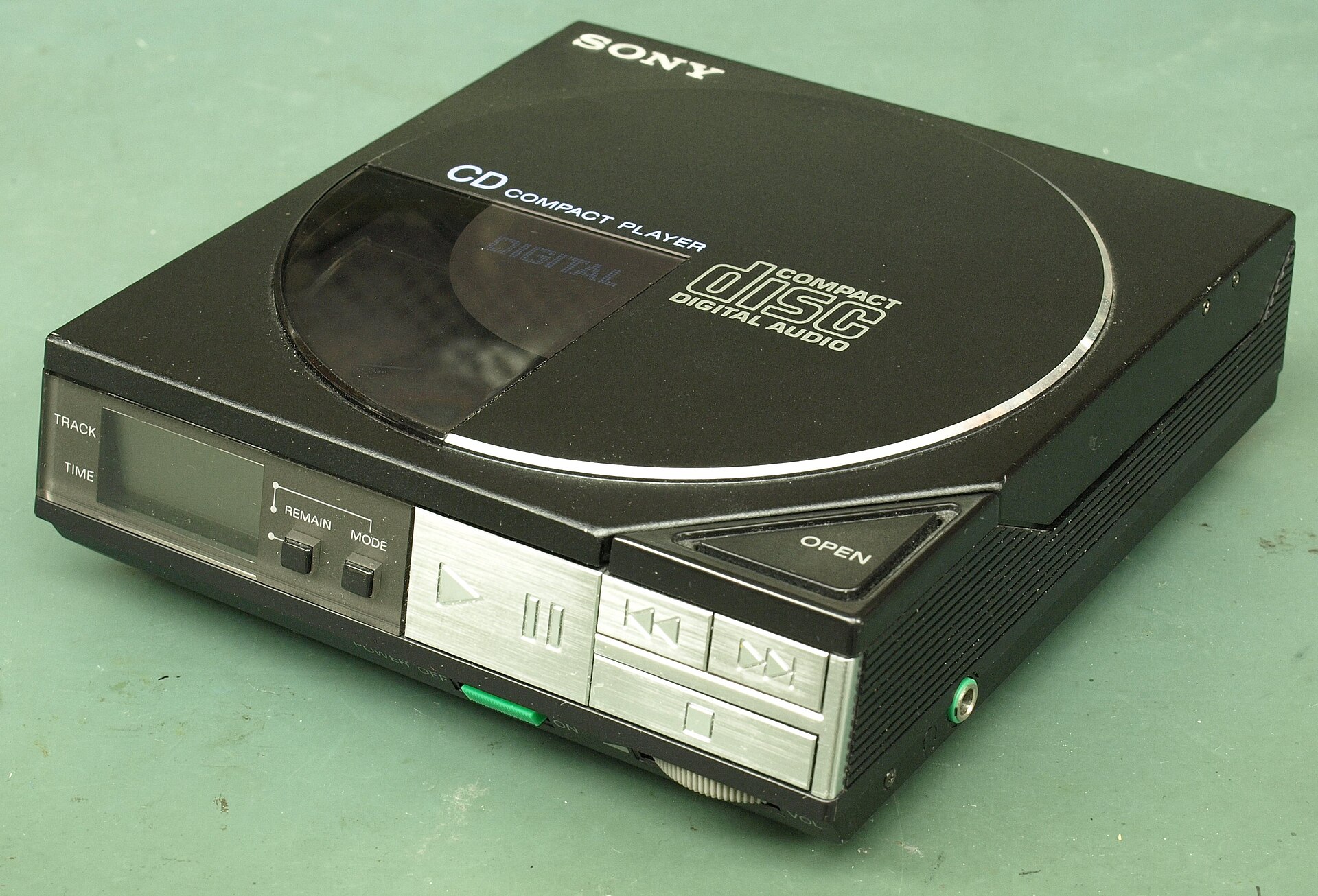 1920px-Sony_D50_Discman.JPG