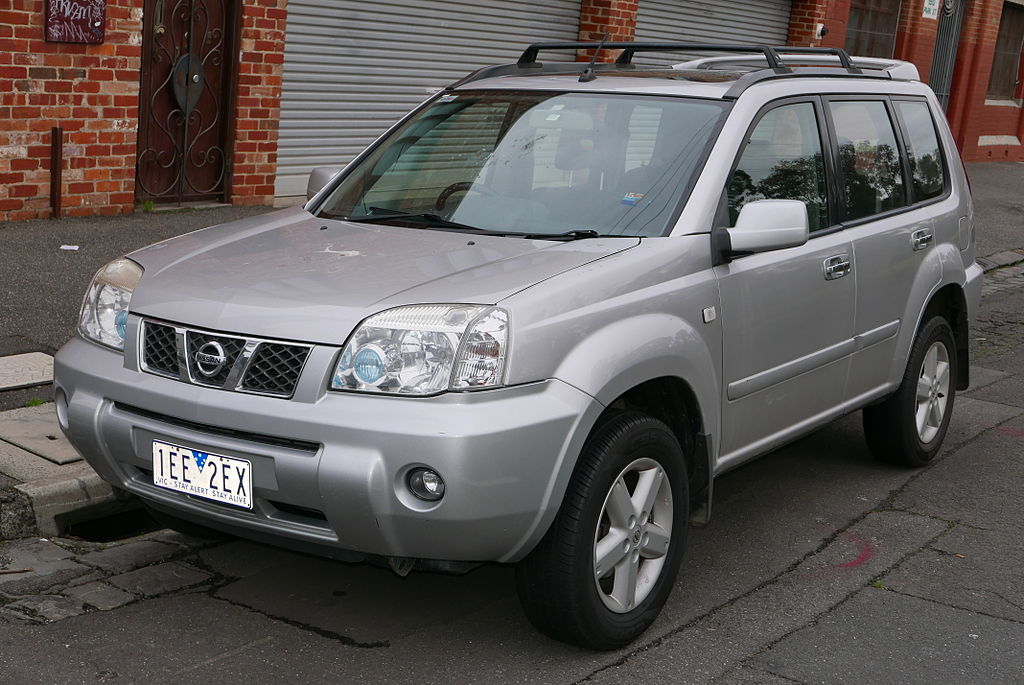 1024px-2006_Nissan_X-Trail_%28T30_II%29_Ti-L_wagon_%282015-06-18%29_01.jpg